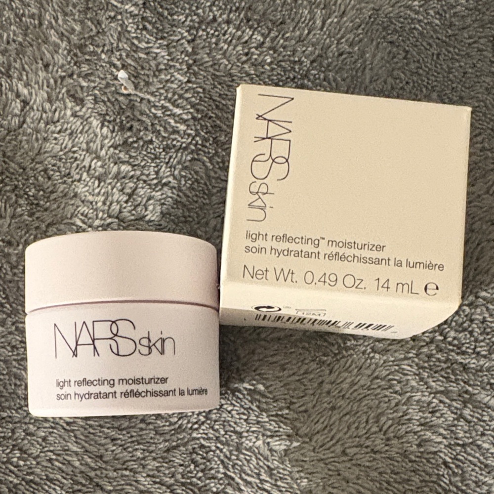 NARS Skin Light Reflecting Moisturizer - White and Cream